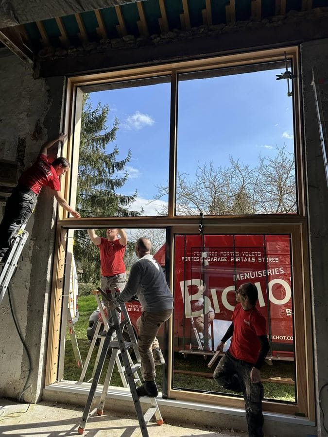 Pose de menuiseries : réalisation Menuiseries Bichot